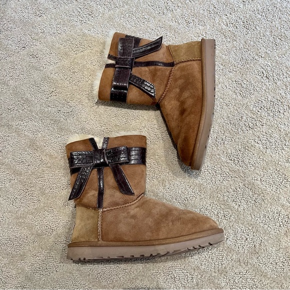 EUC UGG Josette Leather Bow Ankle Sheepskin Suede Boots Booties - Picture 2 of 15